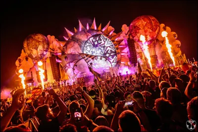 Aimes-tu les groupes qui font de grands spectacles ?Si tu n'en connais pas, voudrais-tu voir un spectacle avec de nombreux effets de lumi&egrave;re, des costumes, etc. ?