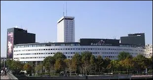 Quel est ce b&acirc;timent parfois surnomm&eacute; ''maison ronde'' ?