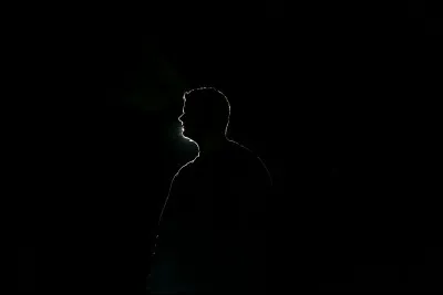 Quel acteur est l'auteur de la chanson ''&Ccedil;a tourne pas rond'' ?