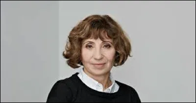 Qui est cette actrice qui joue le premier r&ocirc;le dans le film ''Sous le tapis'' ?