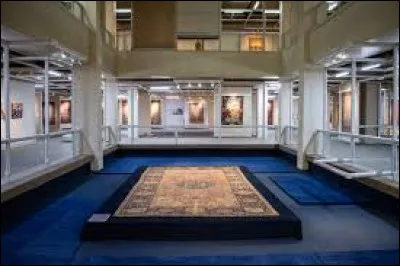 ''Le mus&eacute;e du Tapis'' est un mus&eacute;e situ&eacute; dans quelle ville d'Iran ?