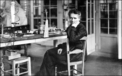 Marie Curie n'a pas travaill&eacute; sur la radioactivit&eacute; naturelle.