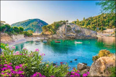 Corfou est une &icirc;le de quel pays ?