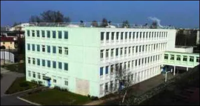 C'est un &eacute;tablissement scolaire ..., il y a de la mixit&eacute; sociale