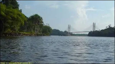 Quel est ce fleuve qui s&eacute;pare le Br&eacute;sil de la Guyane Fran&ccedil;aise ?