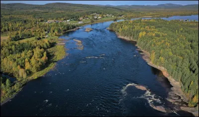 Quel est ce fleuve qui s&eacute;pare la Su&egrave;de et la Finlande avant de se jeter dans le golfe de Botnie ?