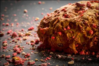 De quelle ville est originaire la praluline, brioche au beurre et aux pralines roses ?