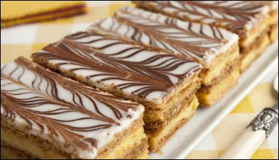 Quelle cr&egrave;me emploie-t-on pour garnir les couches de p&acirc;te feuill&eacute;e d'un mille-feuille ?