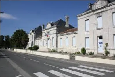 Commune de Nouvelle-Aquitaine, dans l'aire d'attraction Ang&eacute;rienne, Varaize se situe dans l'ex r&eacute;gion ...