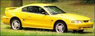 Quel est le nom de cette voiture jaune ?