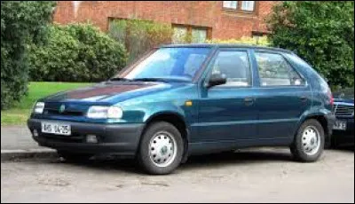 Cette voiture est une ...