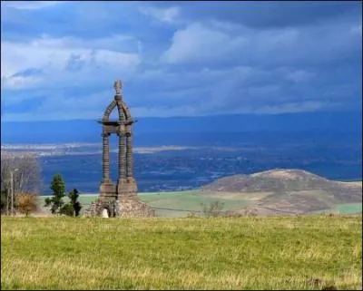 Quelle clbre bataille eut lieu sur ce plateau dominant Clermont-Ferrand ?