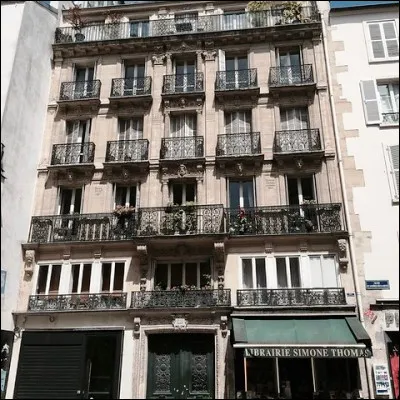 Quel roman de Georges P&eacute;rec a pour cadre l'immeuble du 11, rue Simon-Crubellier ?