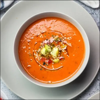 Il y a de la tomate dans le gaspacho.