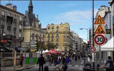 Dans cette ville de 23 000 habitants de la banlieue parisienne, la rue de Paris est un des principaux axes de la ville, qu'elle traverse d'ouest en est depuis le boulevard p&eacute;riph&eacute;rique parisien : dans quelle ville sommes nous ?