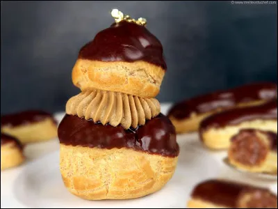 Quel est le nom de cette p&acirc;tisserie compos&eacute;e de deux choux l'un sur l'autre, recouverts d'un fondant et fourr&eacute;s de cr&egrave;me p&acirc;tissi&egrave;re ?