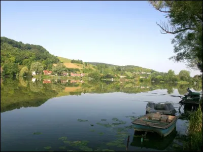 Quel est ce cours d'eau c&ocirc;tier qui s&eacute;pare, sur plus de 60 km, les d&eacute;partements de la Somme et de la Seine-Maritime ?