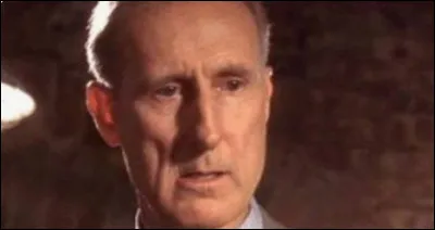 Que vont-ils faire chez Hal Moores ?