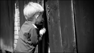 Cet enfant en en train de ...