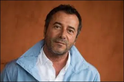 Quel pr&eacute;sentateur de t&eacute;l&eacute;vision a sorti le tube "Absolud&eacute;ment fou" en 1989 ?