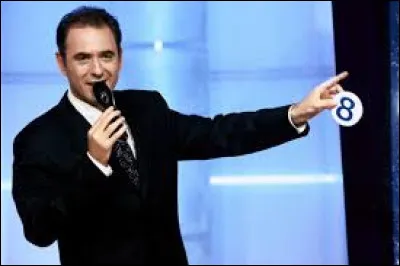 Quel pr&eacute;sentateur de t&eacute;l&eacute;vision a sorti le tube "Cuitas las bananas" en 2001 ?