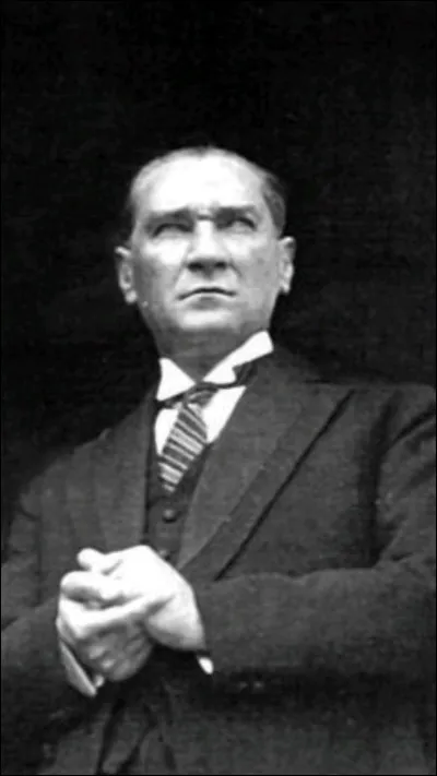 Quel est le seul pays au monde &agrave; avoir chang&eacute; trois fois de capitale officielle au cours du XXᵉ si&egrave;cle ?