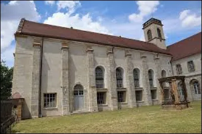 Dans quelle ville peut-on voir l'abbaye Saint-L&eacute;onard ?