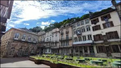 Quelle ville est surnomm&eacute;e la "Ville aux mille balcons" ?