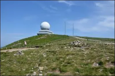 Comment se nomme le point culminant du massif des Vosges ?