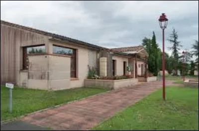 Je vous emm&egrave;ne &agrave; pr&eacute;sent dans la montagne Noire, &agrave; Palleville. Village de l'arrondissement de Castres, dans le Lauragais, il se situe dans le d&eacute;partement ...
