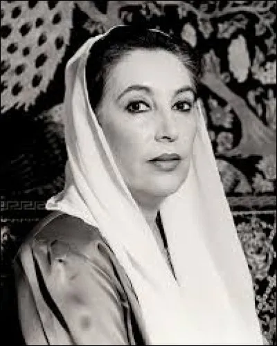 De quel pays Benazir Bhutto fut-elle la premi&egrave;re ministre ?