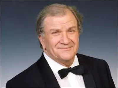 Pierre Mondy appara&icirc;t dans ...