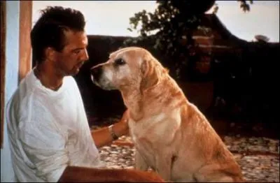 Dans le film, comment se nomme le chien de Cochran ?