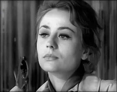 Qui est cette actrice qui joue le premier r&ocirc;le dans le film ''Elle boit pas, elle fume pas, elle drague pas, mais� elle cause !'' ?