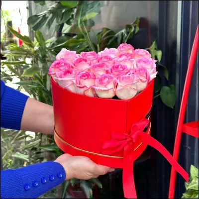 Quel animal est souvent associ&eacute; &agrave; la Saint-Valentin, en particulier sous forme de jouet ou de d&eacute;coration ?