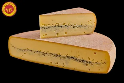 Le morbier est un fromage de lait cru de vache &agrave; p&acirc;te press&eacute;e non cuite. L'appellation est prot&eacute;g&eacute;e par une AOC (2000) et une AOP (2002). O&ugrave; est fabriqu&eacute; ce fromage ?