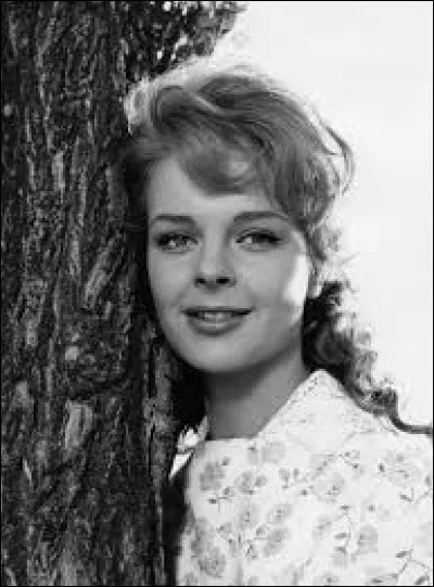 Sabine Sinjen appara&icirc;t dans ...