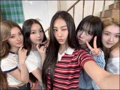 Quelle chanson est la plus &eacute;cout&eacute;e de Meovv ?