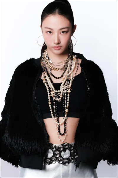 Qui est la leadeuse de Meovv ?