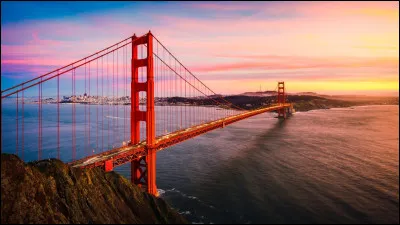Vous voici arriv&eacute;s dans le Wild Wild West ! Chinatown, Golden Gate Bridge, Cable Car, pas de doute, vous &ecirc;tes &agrave; San Francisco !Quel c&eacute;l&egrave;bre p&eacute;nitencier se trouve sur une &icirc;le au large de la ville ?