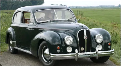 Quel est le nom de ce mod&egrave;le de luxe produit par Hotchkiss de 1950 &agrave; 1954 ?
