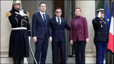 Depuis quand Emmanuel Macron porte-t-il des lunettes de soleil, &agrave; cause d'un probl&egrave;me oculaire b&eacute;nin, ''quelque chose de totalement anodin'', selon ses propres mots, en qualifiant son ''�il du tigre'' droit inject&eacute; de sang, signifiant l'&eacute;clatement d'un vaisseau sanguin ?