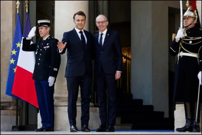 Dans quel pays Emmanuel Macron a-t-il tenu un discours en anglais, le 20 janvier 2026 ?