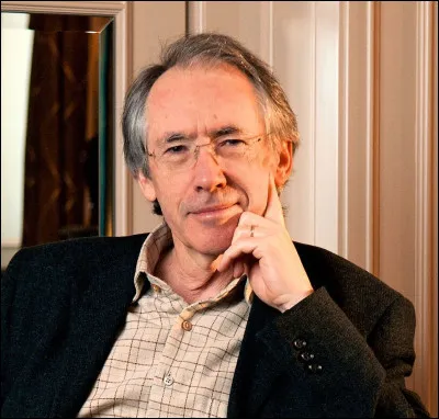L�&eacute;crivain britannique Ian McEwan est connu pour le recueil de nouvelles "Premier amour", en 1975.