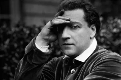 Qui est ce dramaturge, auteur de cette citation : ''Le premier janvier est le seul jour de l'ann&eacute;e o&ugrave; les femmes oublient notre pass&eacute; gr&acirc;ce &agrave; notre pr&eacute;sent.'' ?