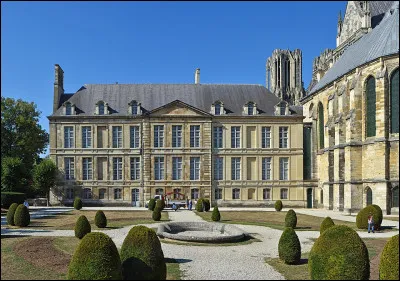 En avance avec un plus.