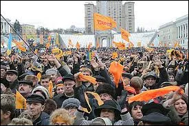 Quel nom est donn&eacute; &agrave; une s&eacute;rie de manifestations politiques ayant eu lieu en Ukraine entre novembre 2004 et janvier 2005 ?