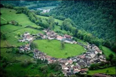 Comment s'appelle cette commune ayant la particularit&eacute; d'avoir une forme circulaire ?