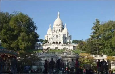 Quel nom porte la basilique de Montmartre ?