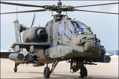 Quelle compagnie am&eacute;ricaine a construit cet h&eacute;licopt&egrave;re d'attaque ''AH-64 Apache'' ?